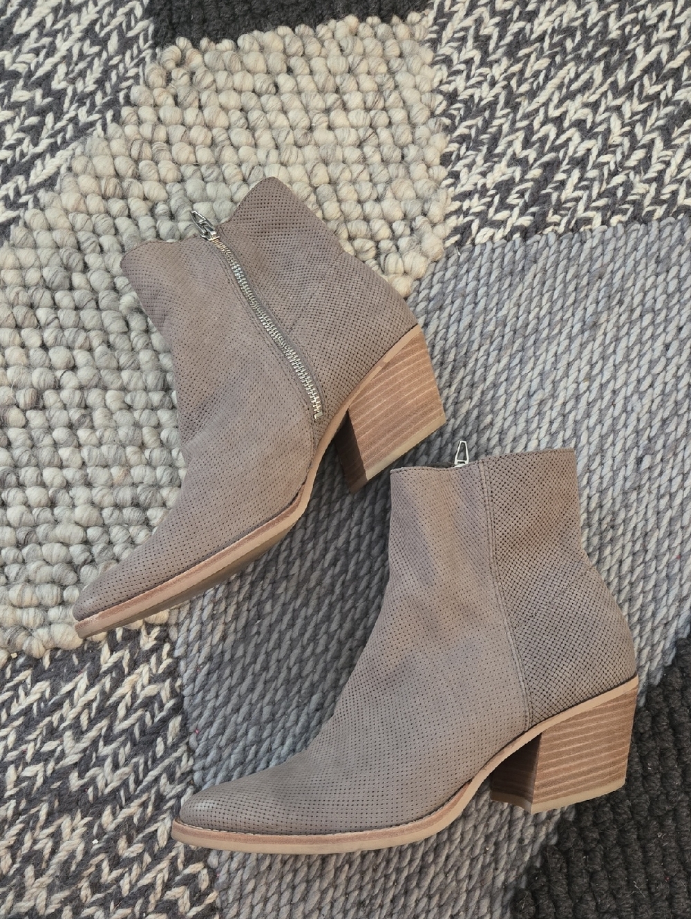 GORGEOUS DOLCE VITA BOOTIES. SZ 10 - Picture 1 of 5